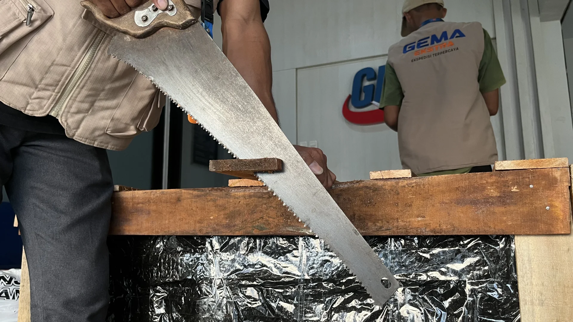 Pentingnya Packing Kayu untuk Keamanan Pengiriman Barang